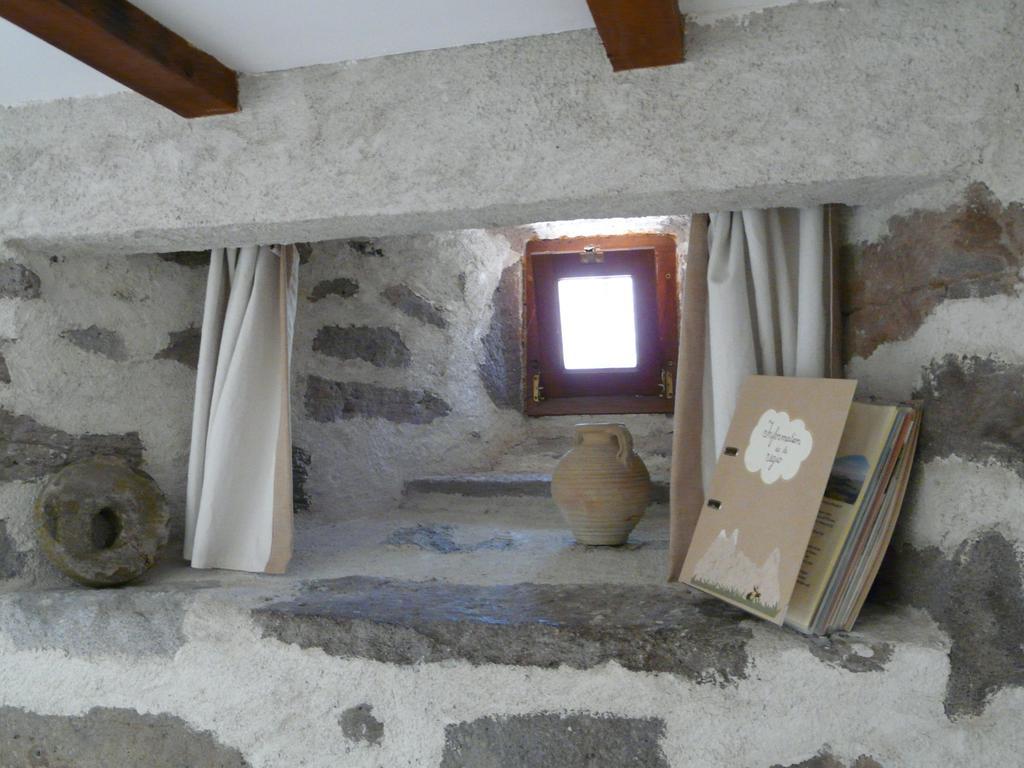Chambre D'Hotes Grange De La Bastide Laveissière Rum bild